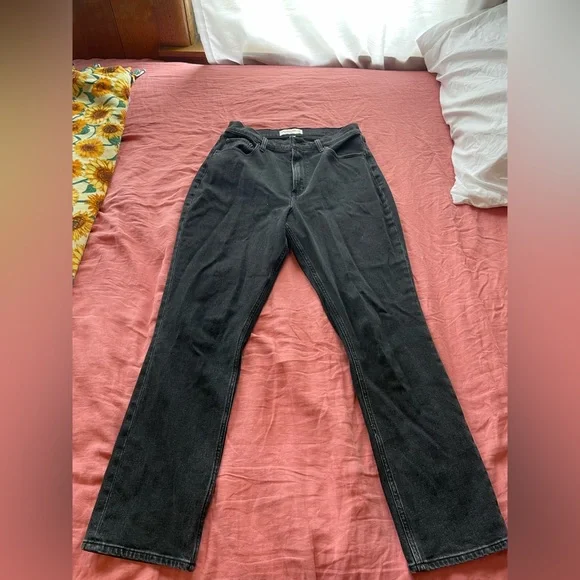 Slim Straight Ultra High Rise Jean (Curve Love, Short) - Abercrombie - Picture 2 of 4